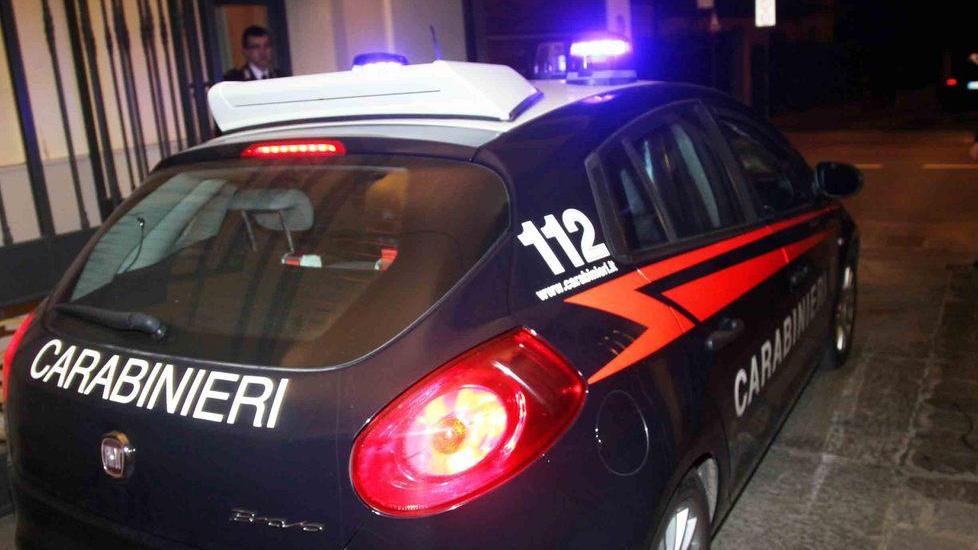 Forzano la serranda elettrica e rubano soldi dal videopoker