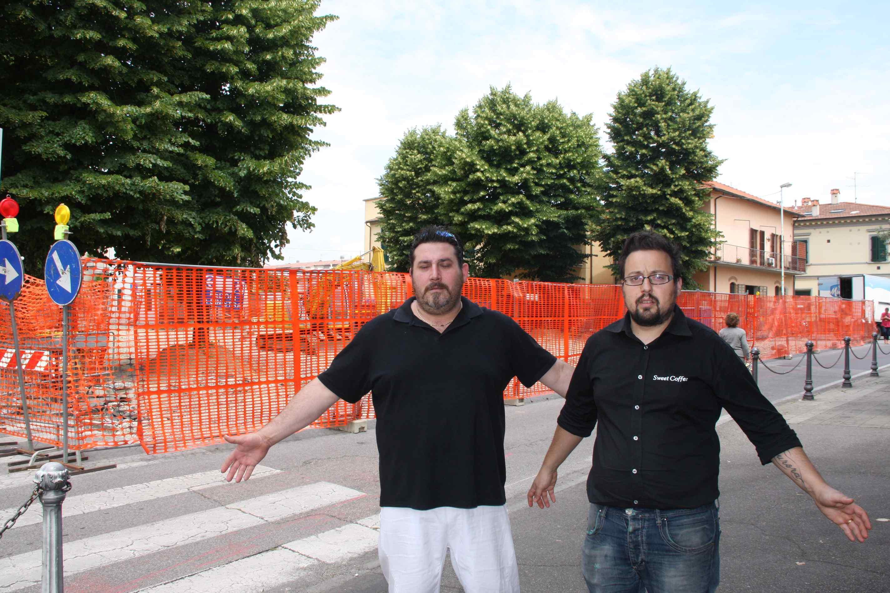 Prato: Tavola e il cantiere deserto che blocca il paese 