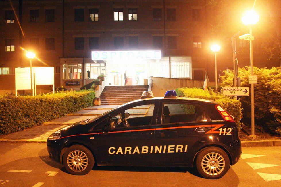Usano un’auto come “ariete” e svaligiano un bar 