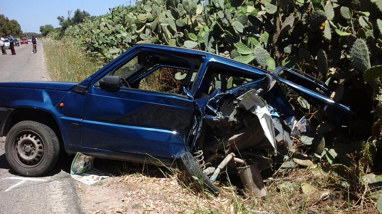 Tamponamento mortale: resta ucciso un uomo, ferita la moglie