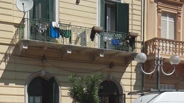 Emergenza casa: sfratto rinviato guardato a vista dalla polizia