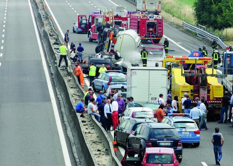 Schianto sull’Autosole: muore un mirandolese 