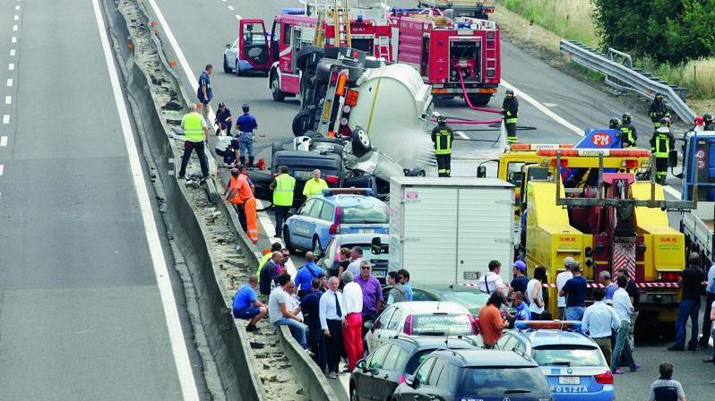 Schianto sull’Autosole: muore un mirandolese