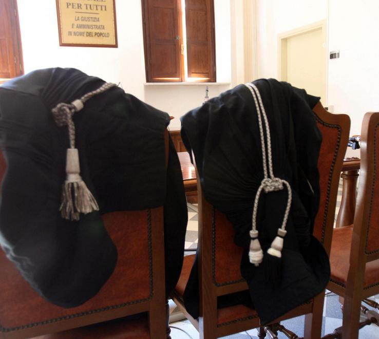 Bimbo perde lo scuolabus e il bidello finisce nei guai 