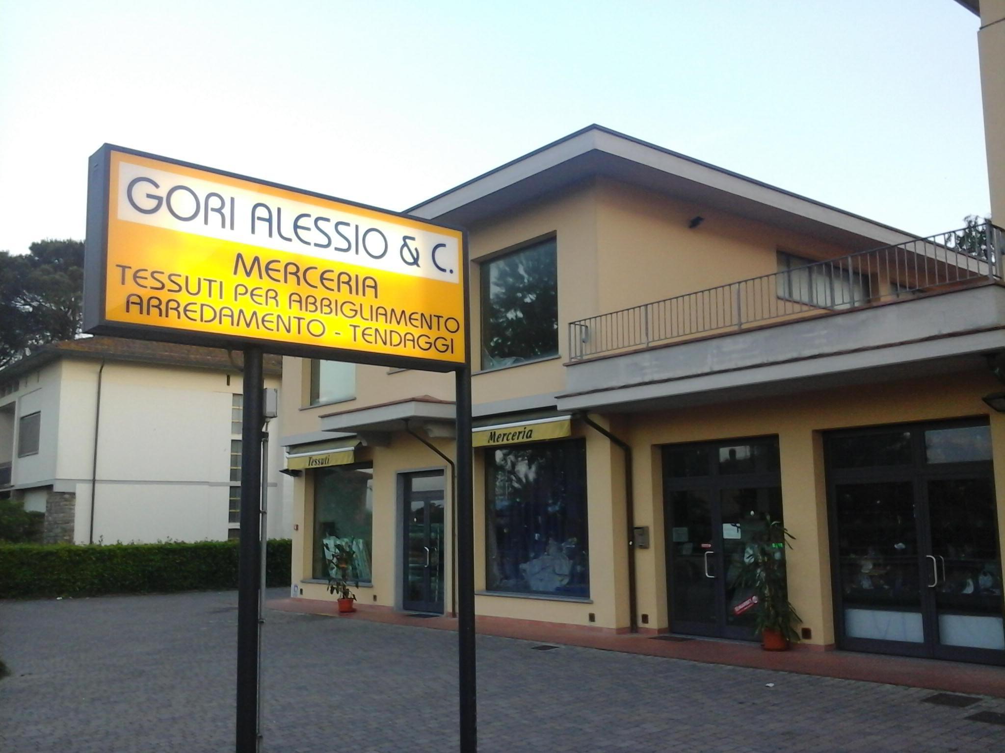 Acido contro un commerciante, la donna resta in libertà nonostante le minacce 