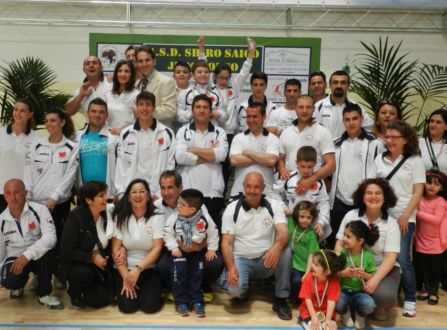 Centro sportivo stracolmo per il trofeo di judo