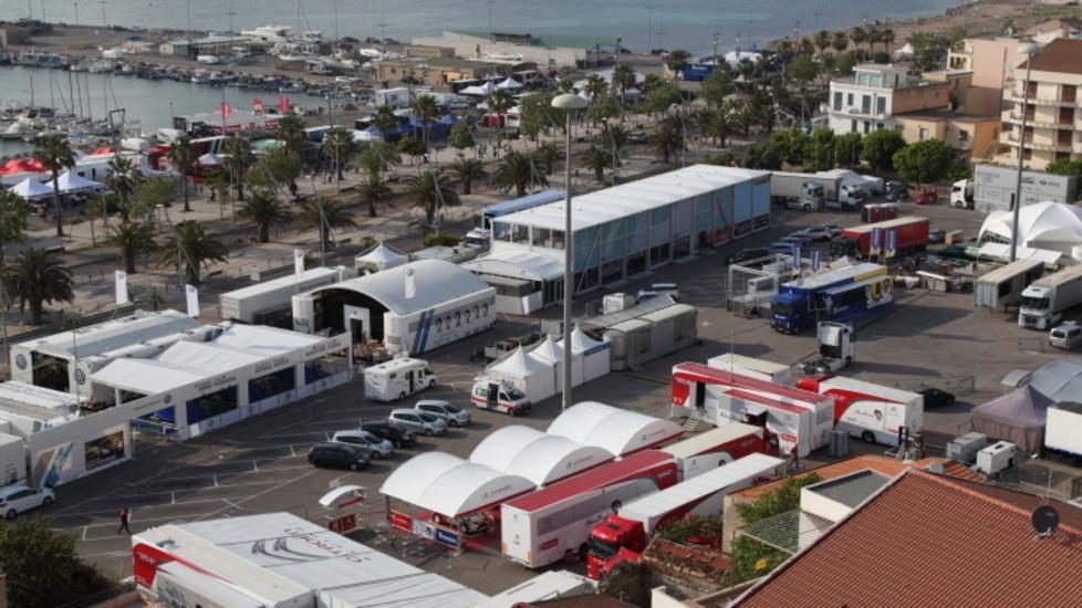 Nel grande paddock spettacoli e motori per gli appassionati 