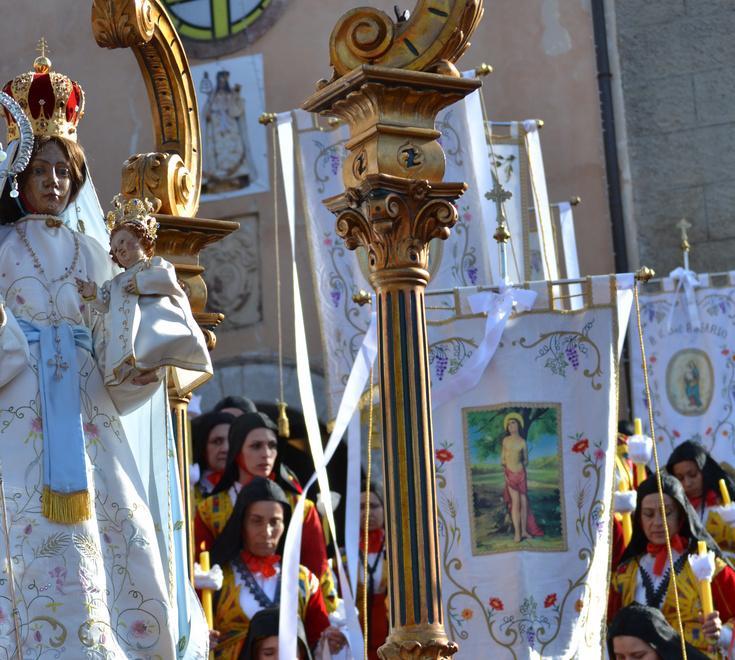 Fonni, trecento costumi per la festa dei Martiri 