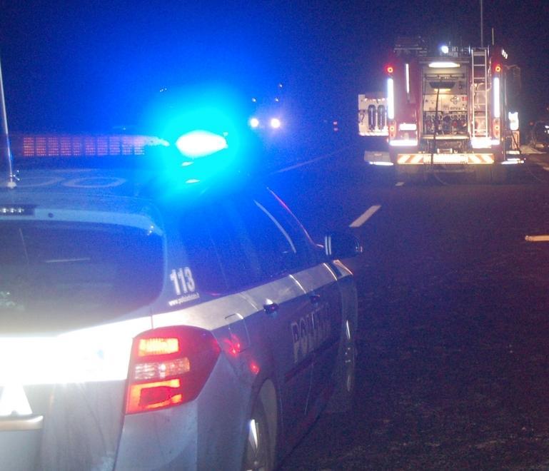 Furgone si ribalta in autostrada 