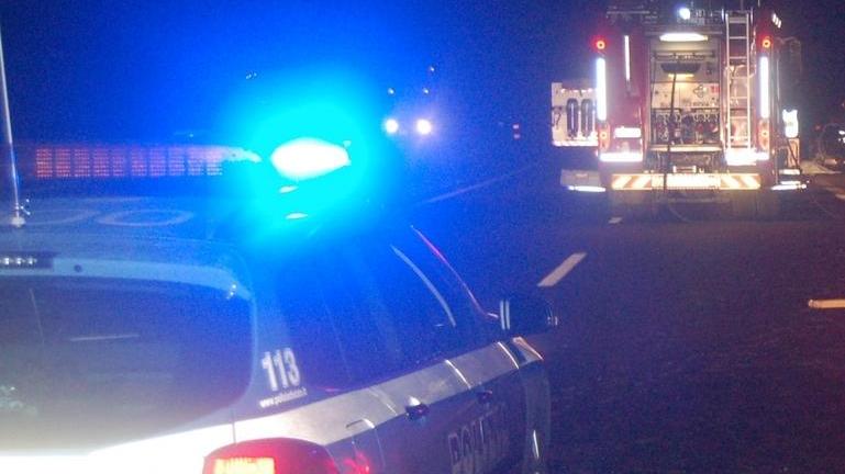 Furgone si ribalta in autostrada