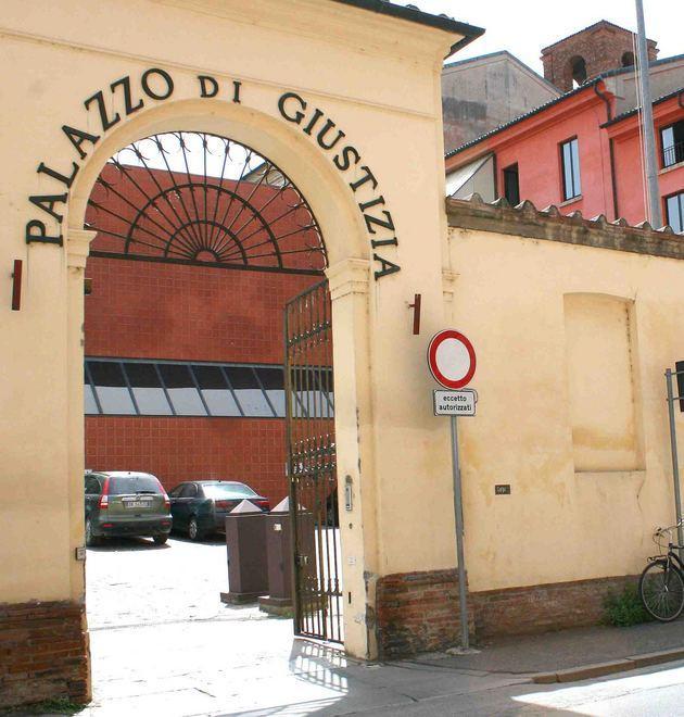 Molestie sul bimbo, condannato il prete 