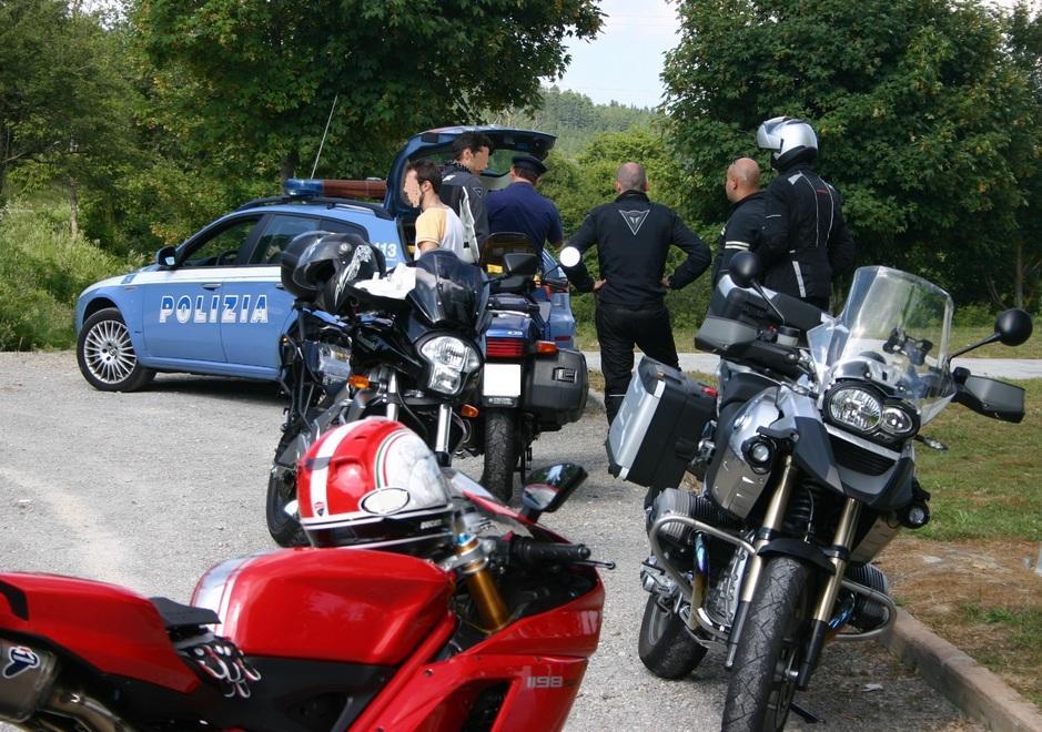 Targhe inclinate, 5 moto “ai box” tre mesi 