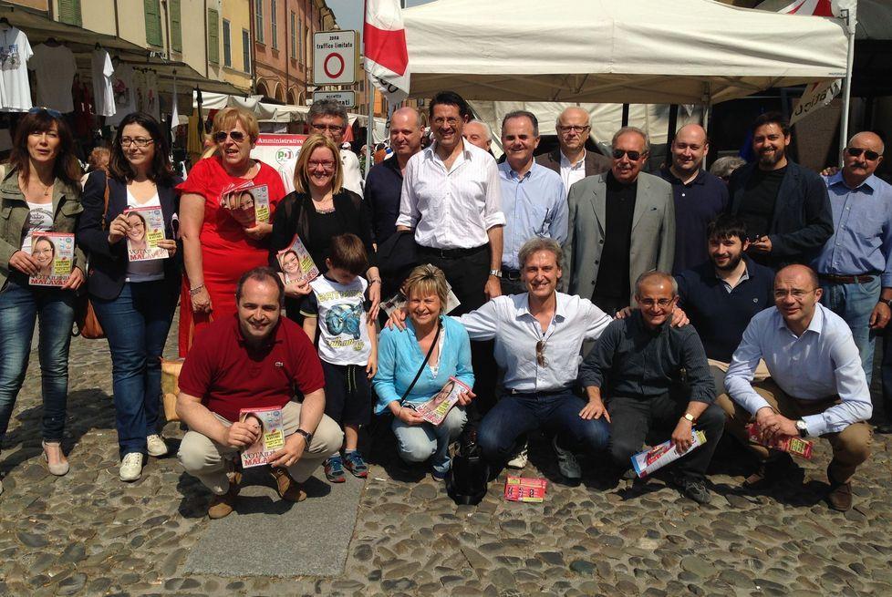 I sindaci del Pd e il segretario regionale per la Malavasi