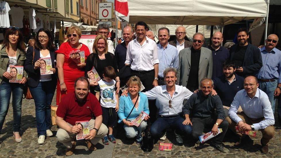 I sindaci del Pd e il segretario regionale per la Malavasi