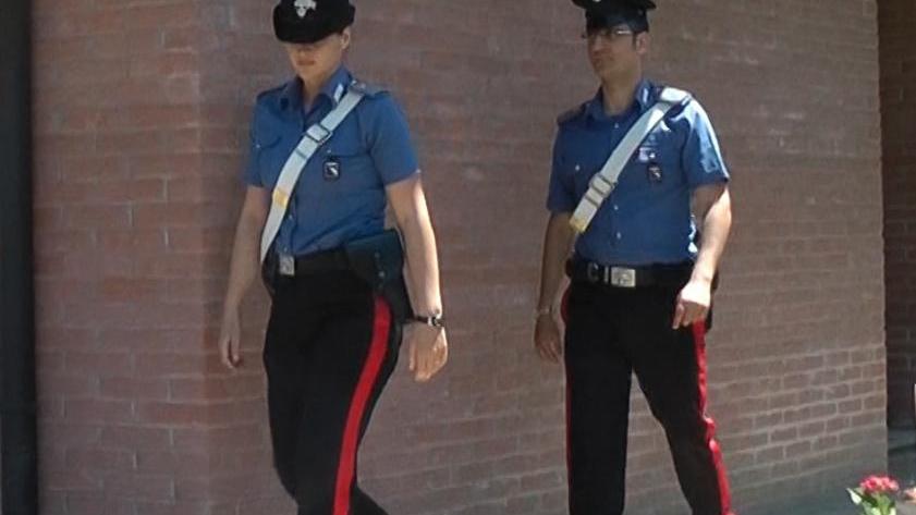 Picchia la moglie per un sms, denunciato