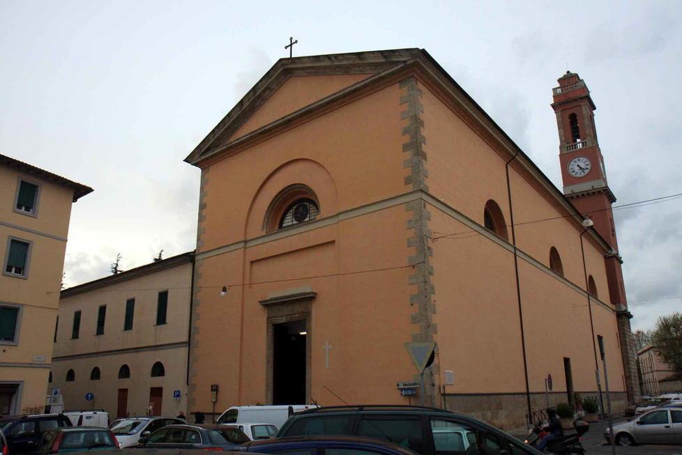 Pescava monetine in chiesa con lenza e calamita, livornese nei guai 