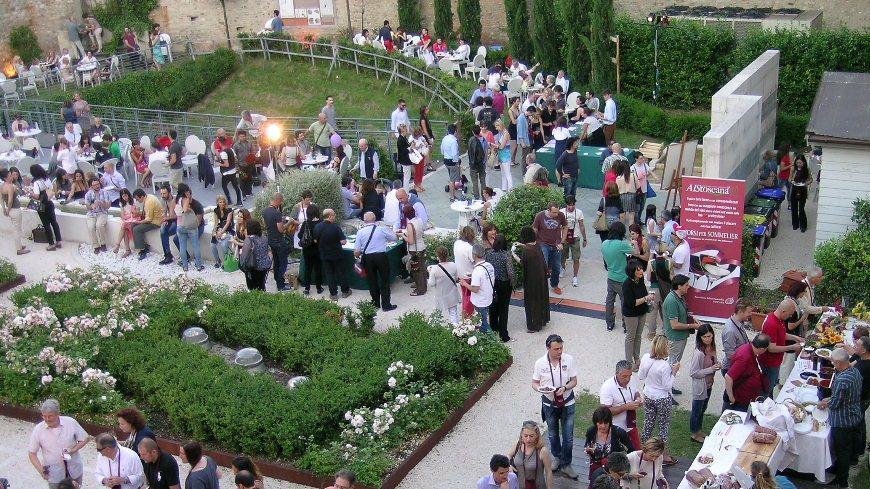 Il 14 e 15 giugno nel Giardino Buonamici la quindicesima edizione di Di Vini Profumi