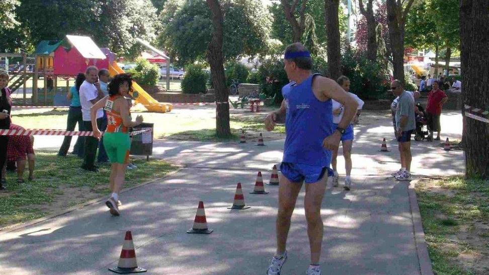 Corsa all’indietro, a sfidarsi sono i migliori della categoria