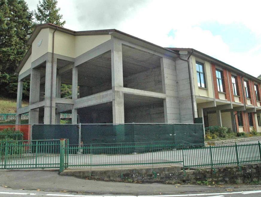 Rubano computer e macchine fotografiche nella scuola 