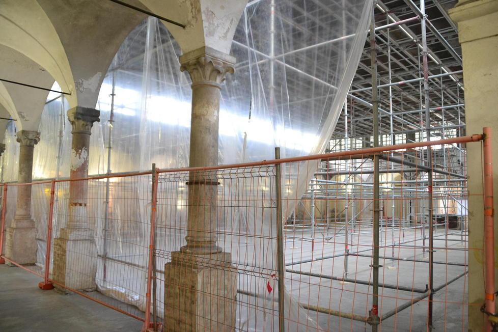 Mercato del Carmine, via alla bonifica del tetto 