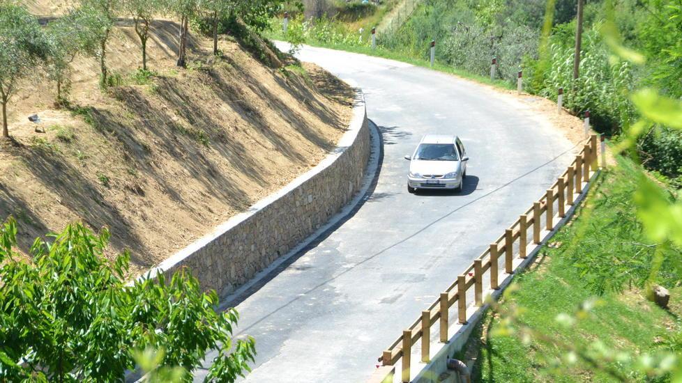 Più ampia e sicura, riaperta la strada per Castelvecchio