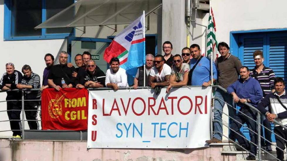 Sale la tensione tra gli operai Syntech