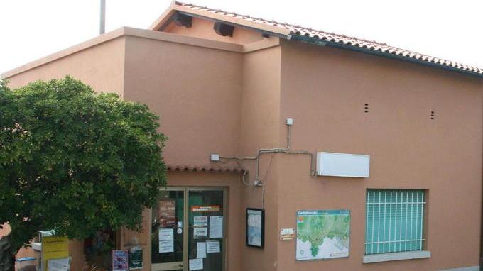 Castiglioncello, ufficio turistico nel degrado Forza Italia: «Aperto solo con orari ridotti»