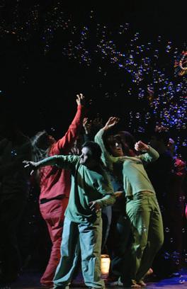 Le luci del teatro illuminano le sere di primavera