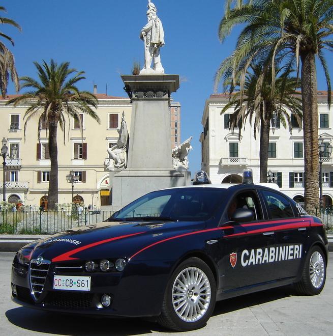 Ambulante pestato, tensione in aula 