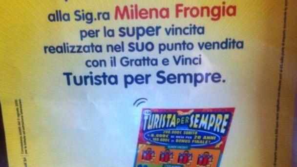 Spende 5 euro e vince quasi due milioni
