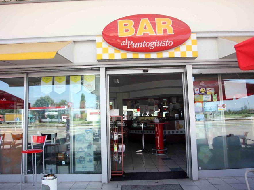 Spaccata al bar, via con 10mila € di sigarette 