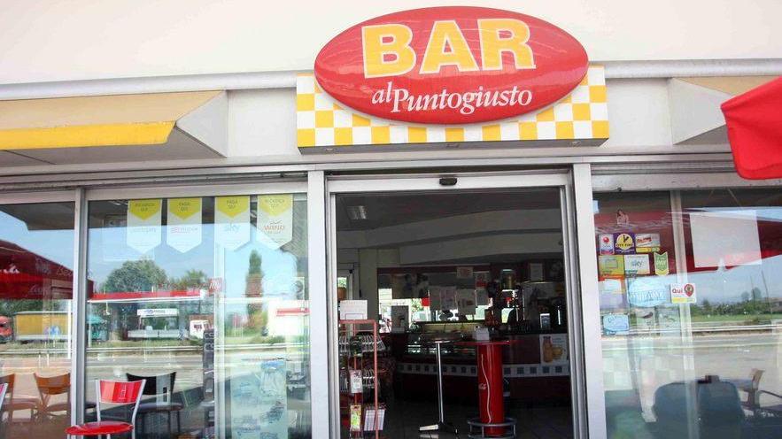 Spaccata al bar, via con 10mila € di sigarette