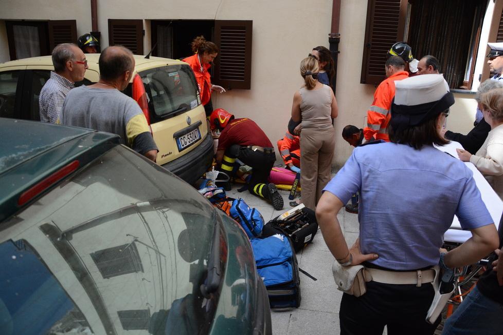 Operata nella notte la bambina caduta dalla finestra, è ancora grave 