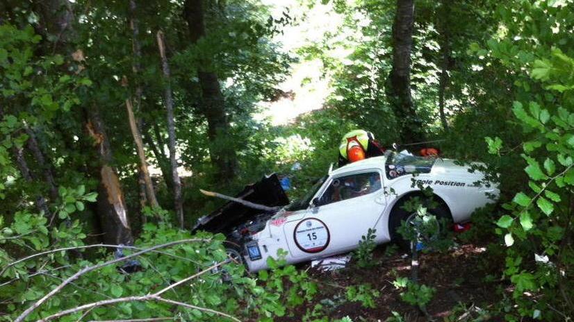 Auto storica nel dirupo, muore pilota pisano
