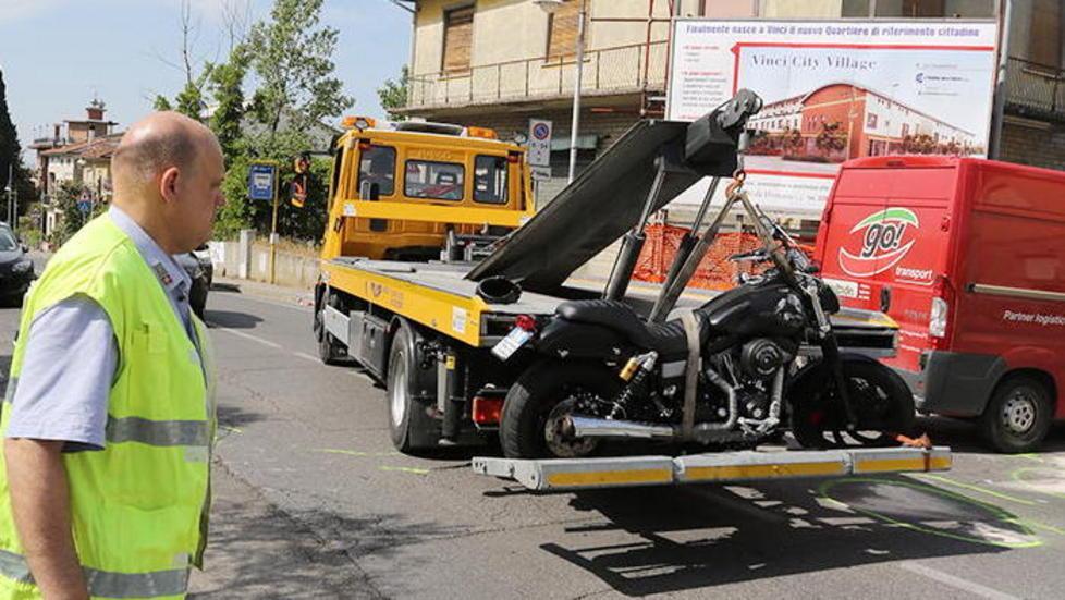 Con la moto contro un furgone gravissimo un avvocato di Vinci 