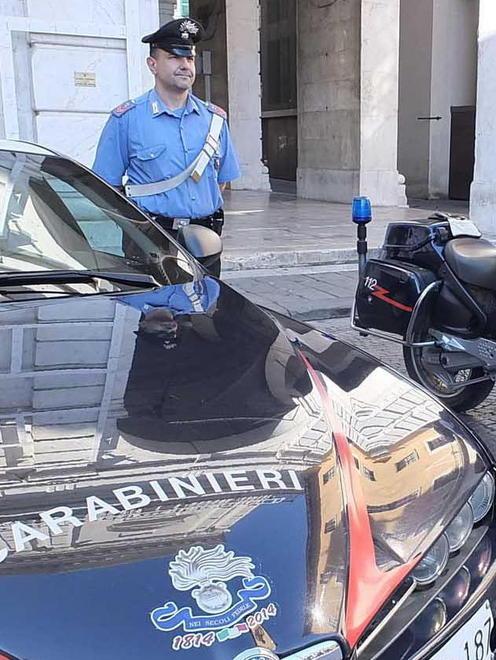 Borseggia una donna: arrestato 