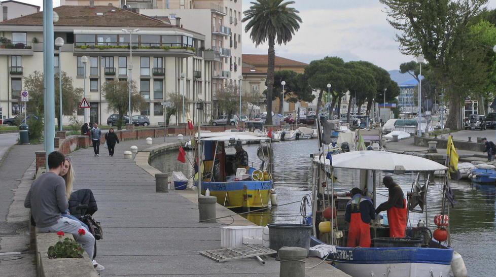Pineta di Ponente, Lungomolo e piazze da riqualificare