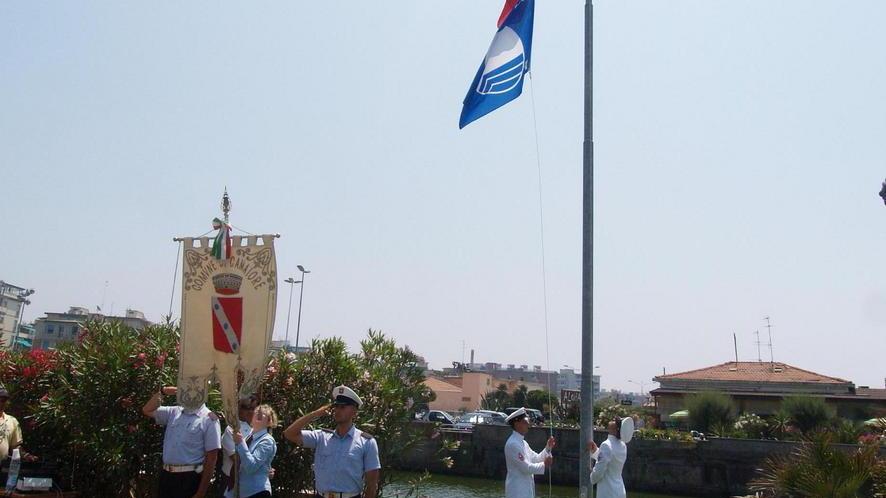 Una bella fetta di Versilia rimane senza bandiera blu
