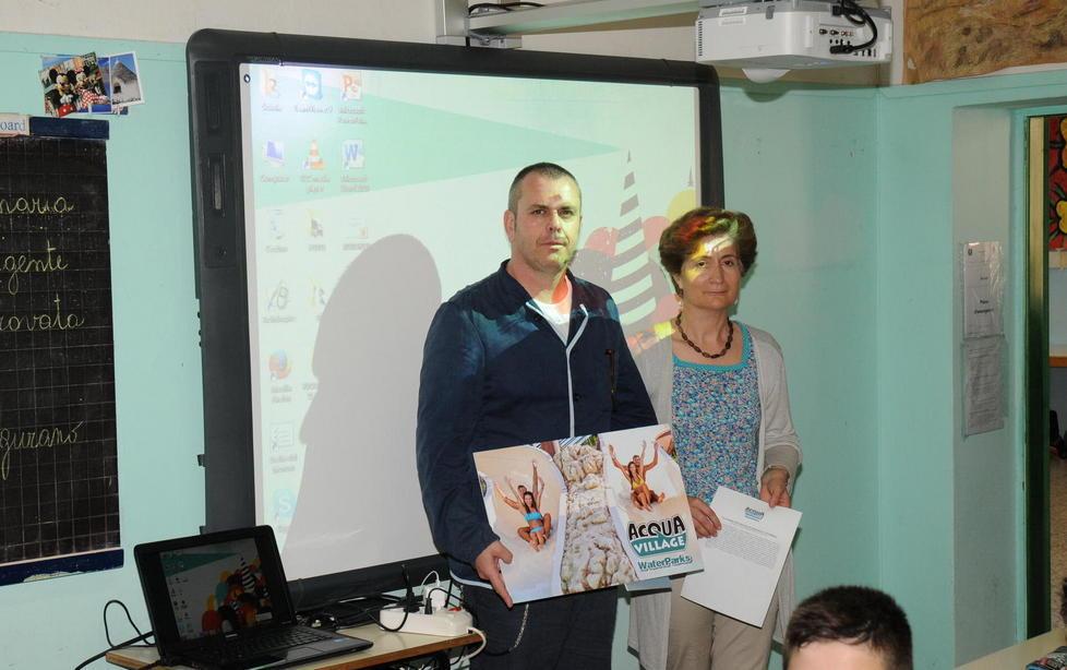 L’acquavillage entra a scuola con la lavagna multimediale