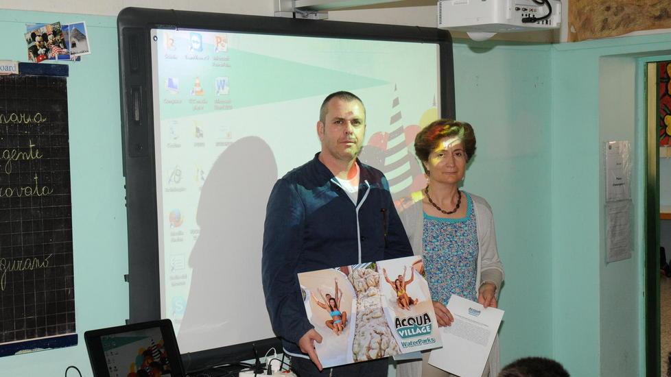 L’acquavillage entra a scuola con la lavagna multimediale