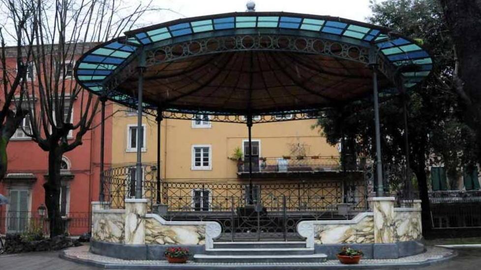 Carrara sciattona, tanti soldi sono spesi male