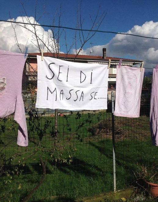 Insulti razzisti va in crisi il gruppo “Sei di Massa se...” 
