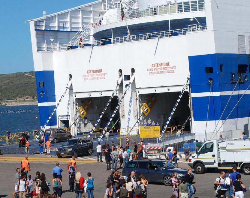 Le due compagnie e le rotte per l’isola