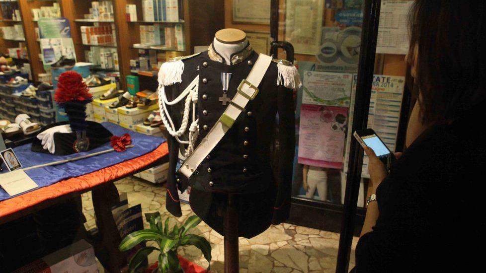 Una vetrina in onore dell’Arma