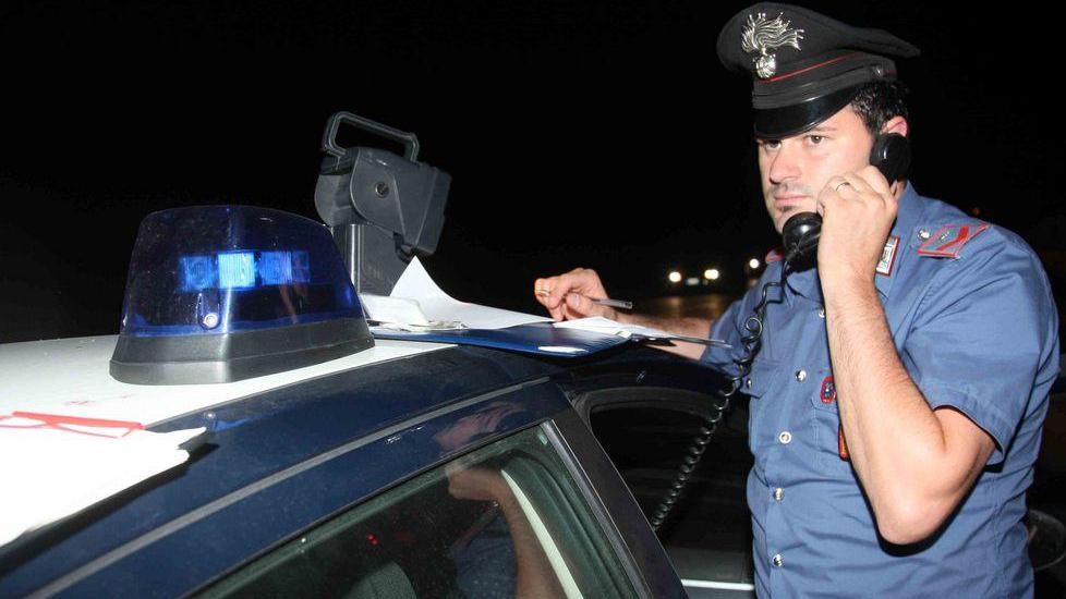 «Sei un fannullone» e accoltella il figlio