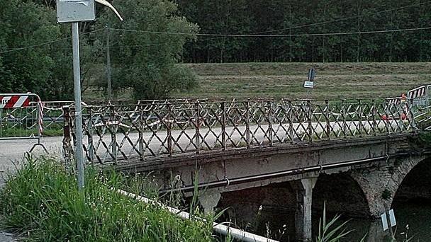Chiuso il ponte, ora si attendono i lavori