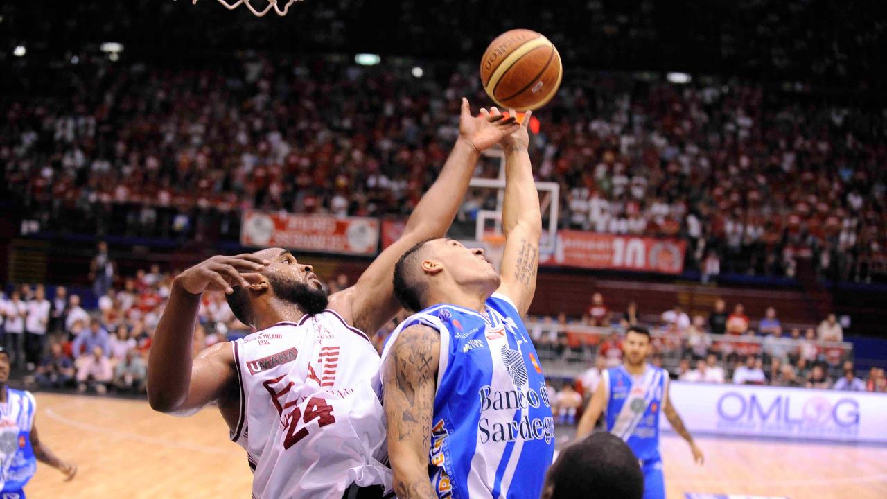 Playoff, finisce il sogno della Dinamo: Milano vince gara6 76-95 e vola in finale - DIRETTA WEB