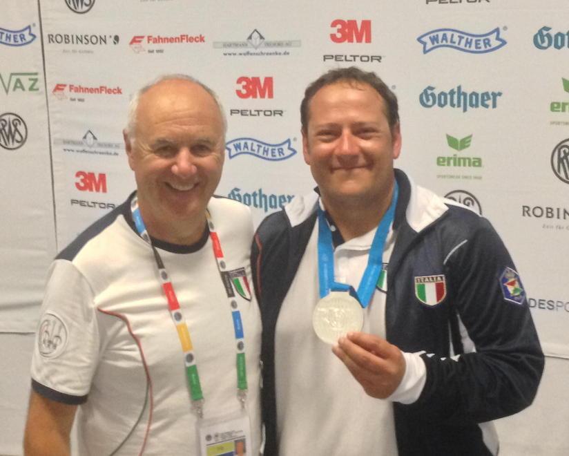 Tiro a volo, la Nazionale del Ct Pera si aggiudica la medaglia d’argento 