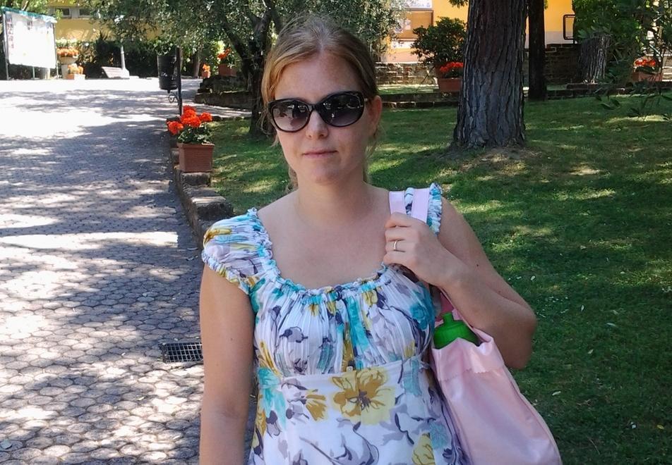 Prato, mamma terrorizzata: «La pala è caduta vicino ai miei bambini» 