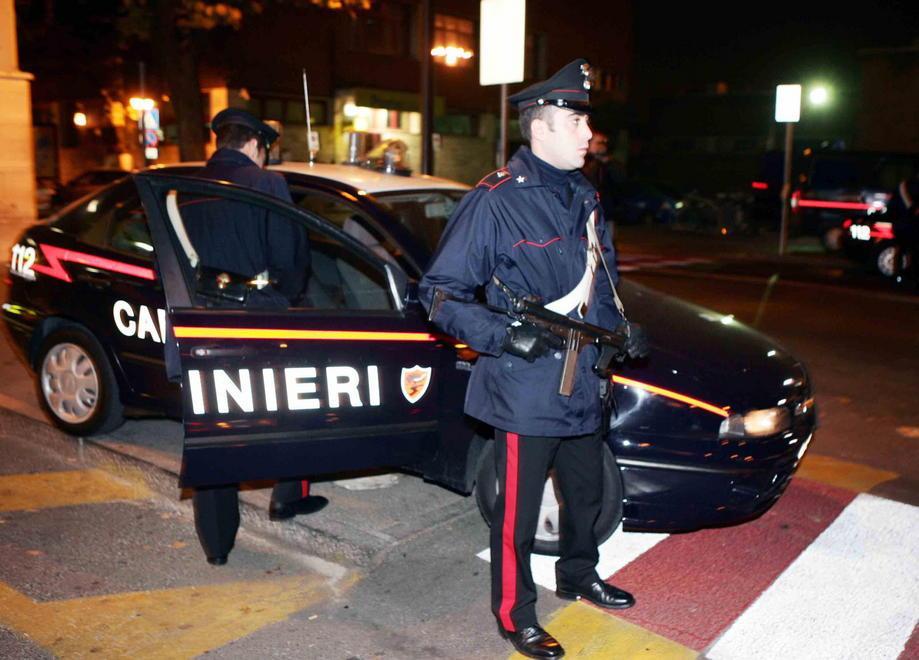 Ruba pinne da sub e le vende su internet 